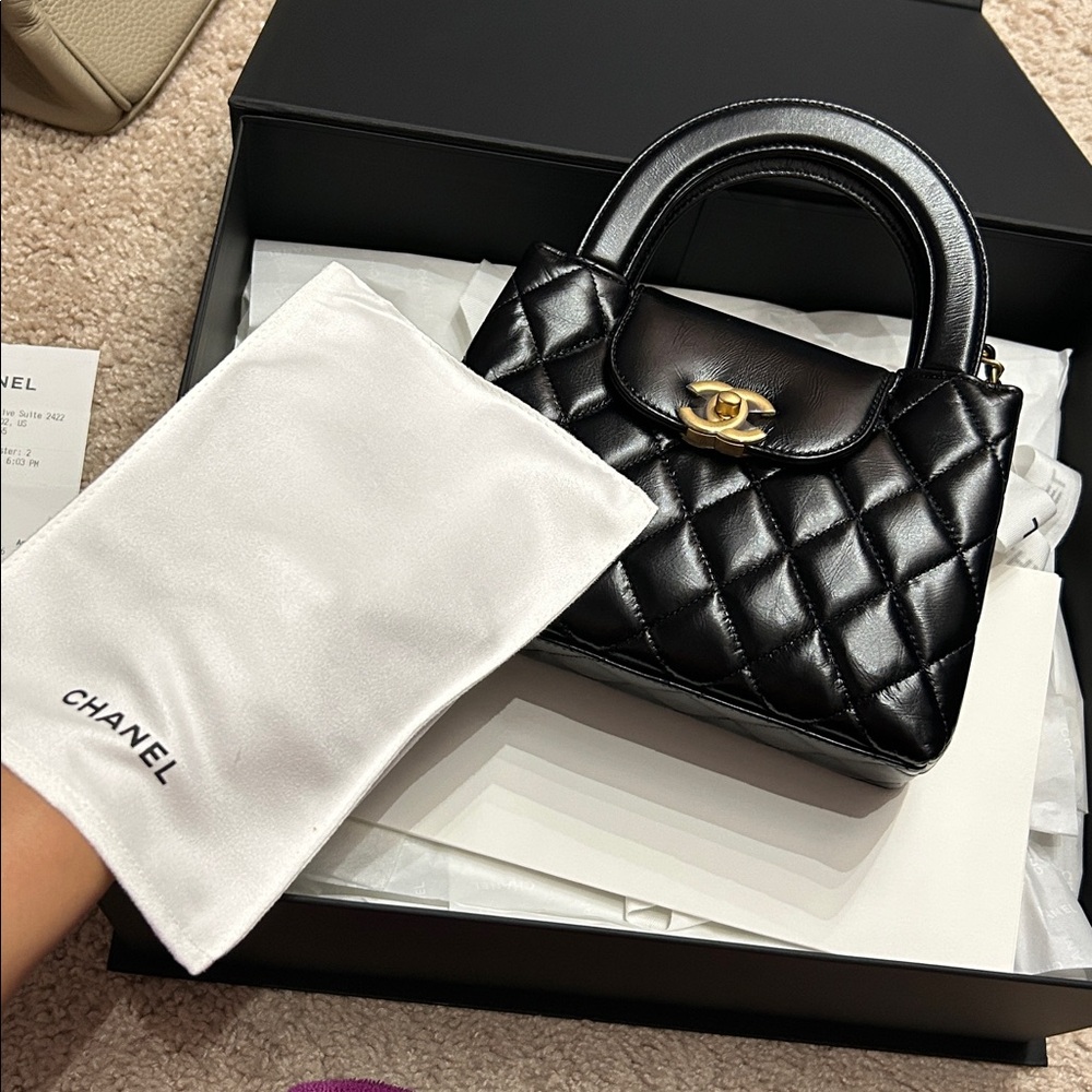 Chanel small Kelly bag. Black calf leather - Picture 14 of 17